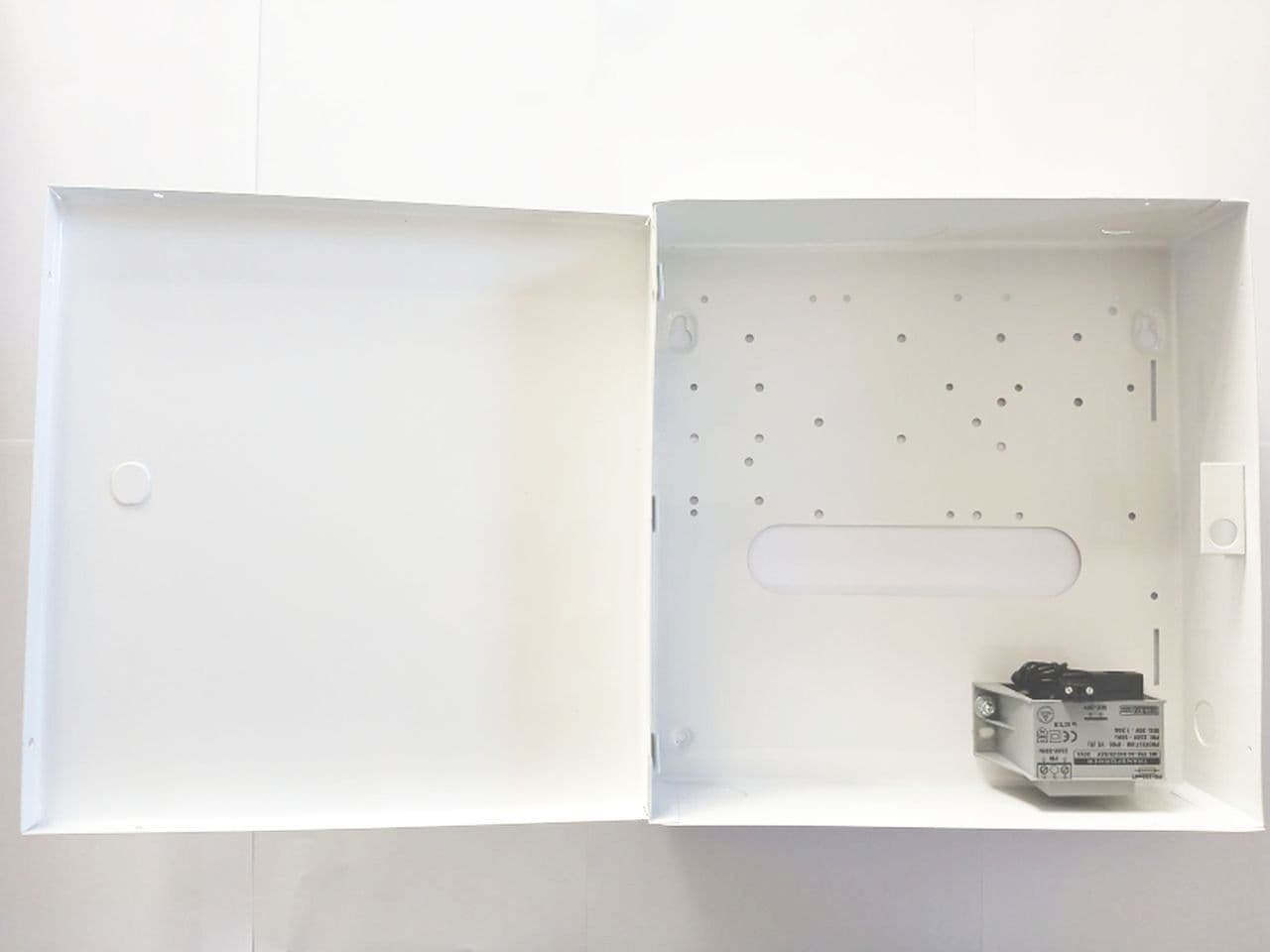 BOX-285 fém központdoboz 20VAC / 30VA trafóval szerelve